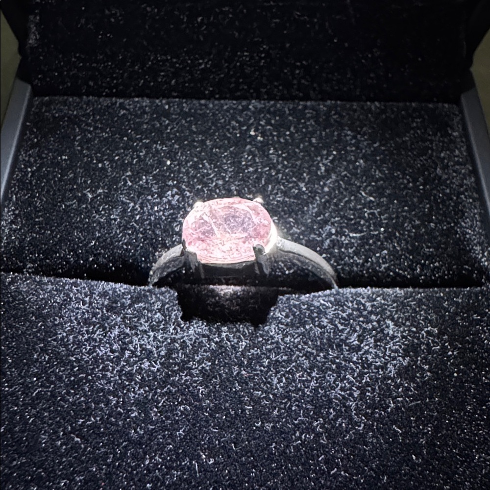 1.3ct Strawberry Quartz, East/West oval cut solitaire ring in Sterling Silver - Picture 2 of 3